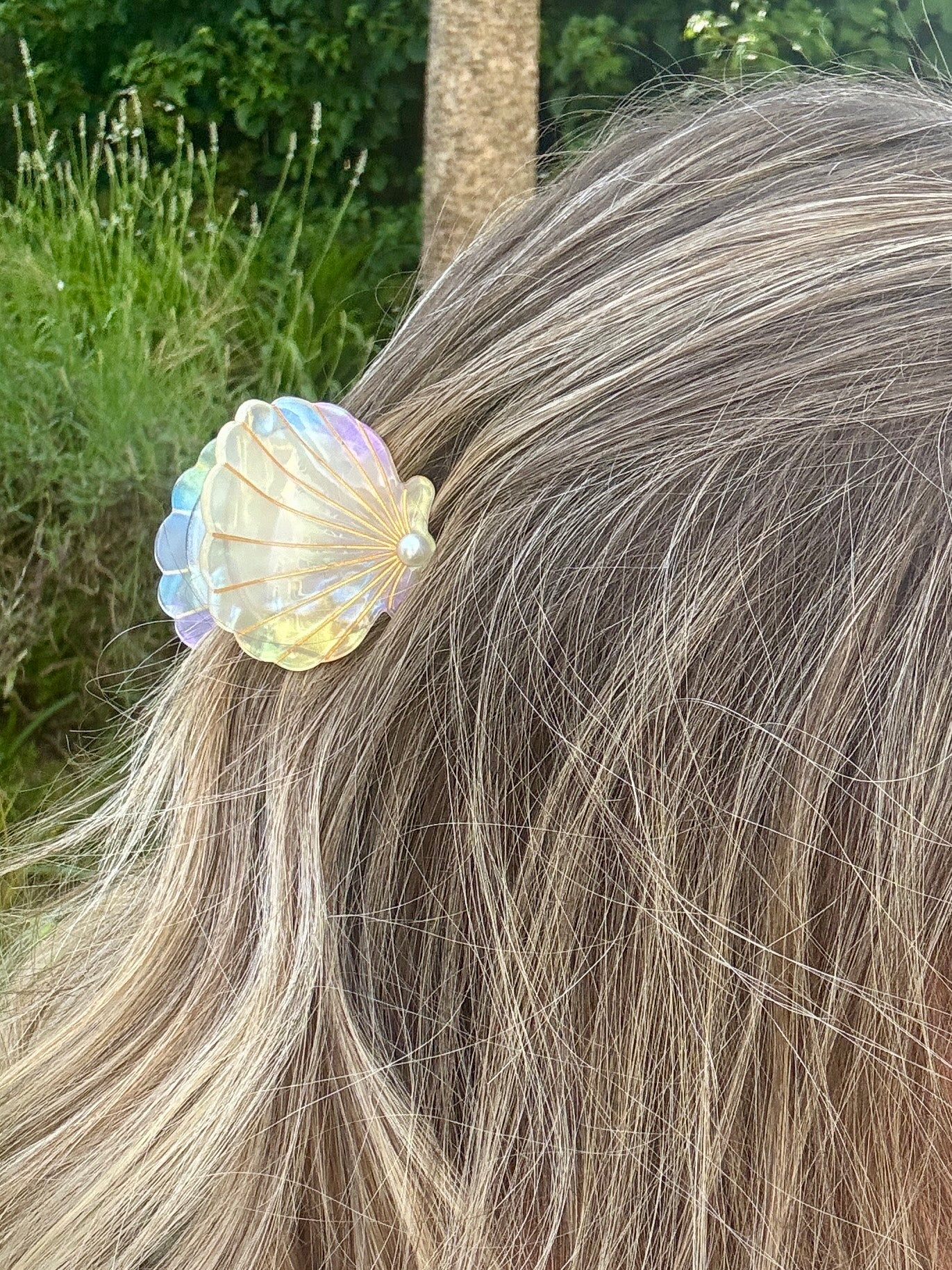 Cream Clam Shell Hair Claw