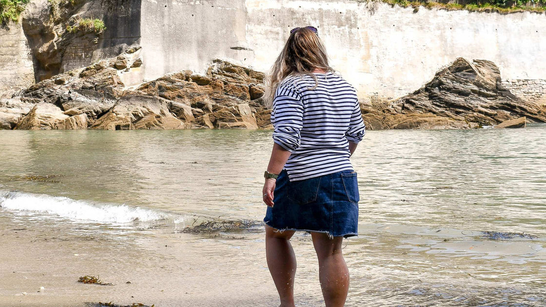 Victoria walking along the shore at Readymoney Cove Fowey