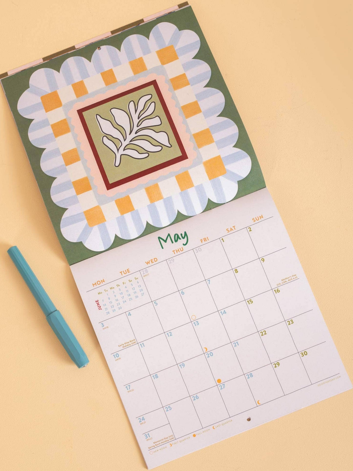 2027 Seashells Compact Wall Calendar
