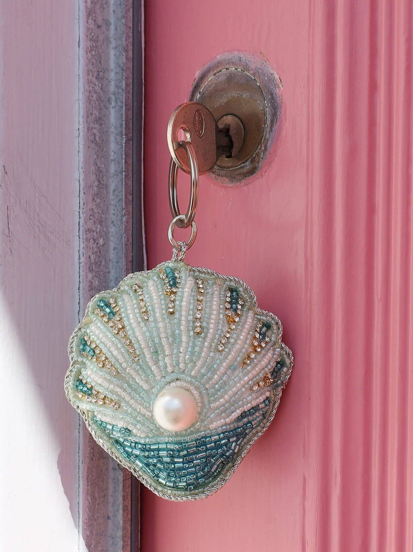 Beaded Scallop & Pearl Keyring