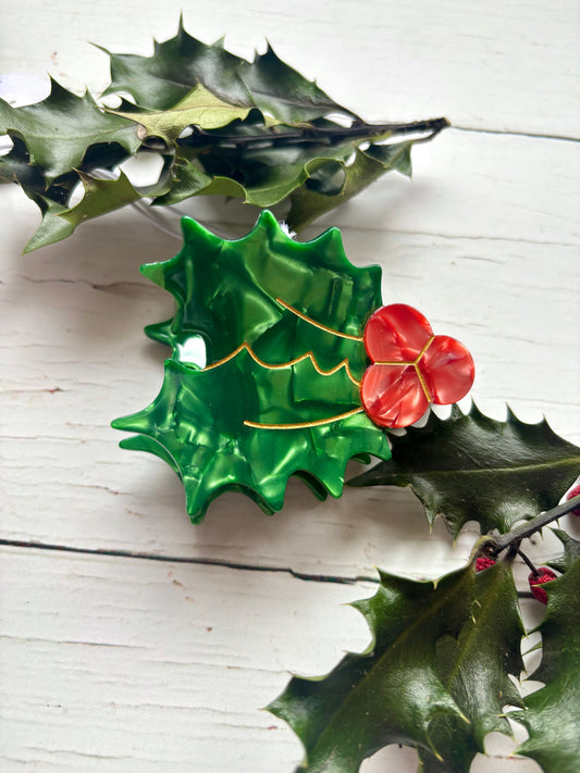 green holly leaf Christmas hair claw holiday clip with red berries and gold wire detail festive holiday hair accessory