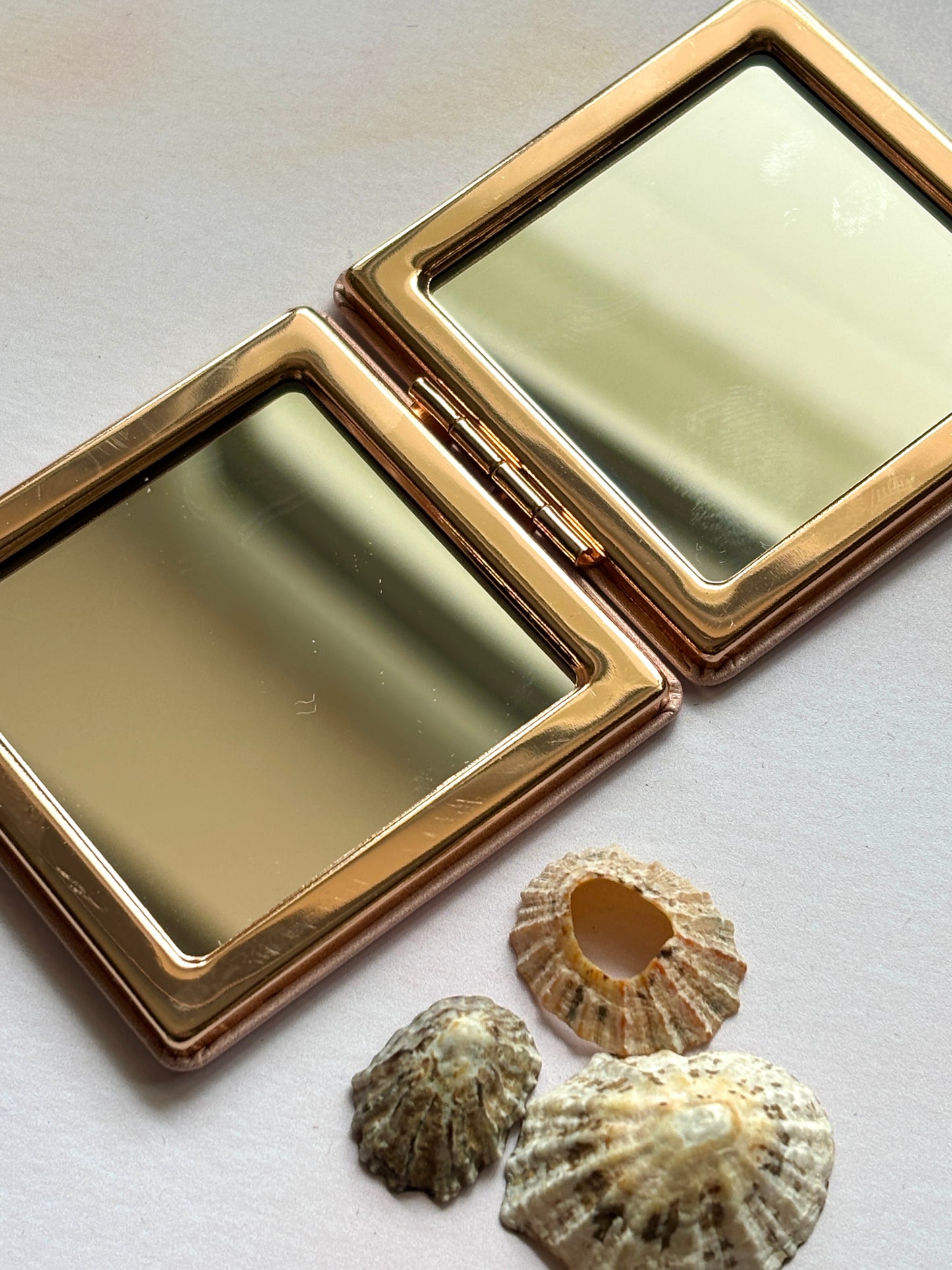 Pink Shell Patterned Compact Folding Mirror