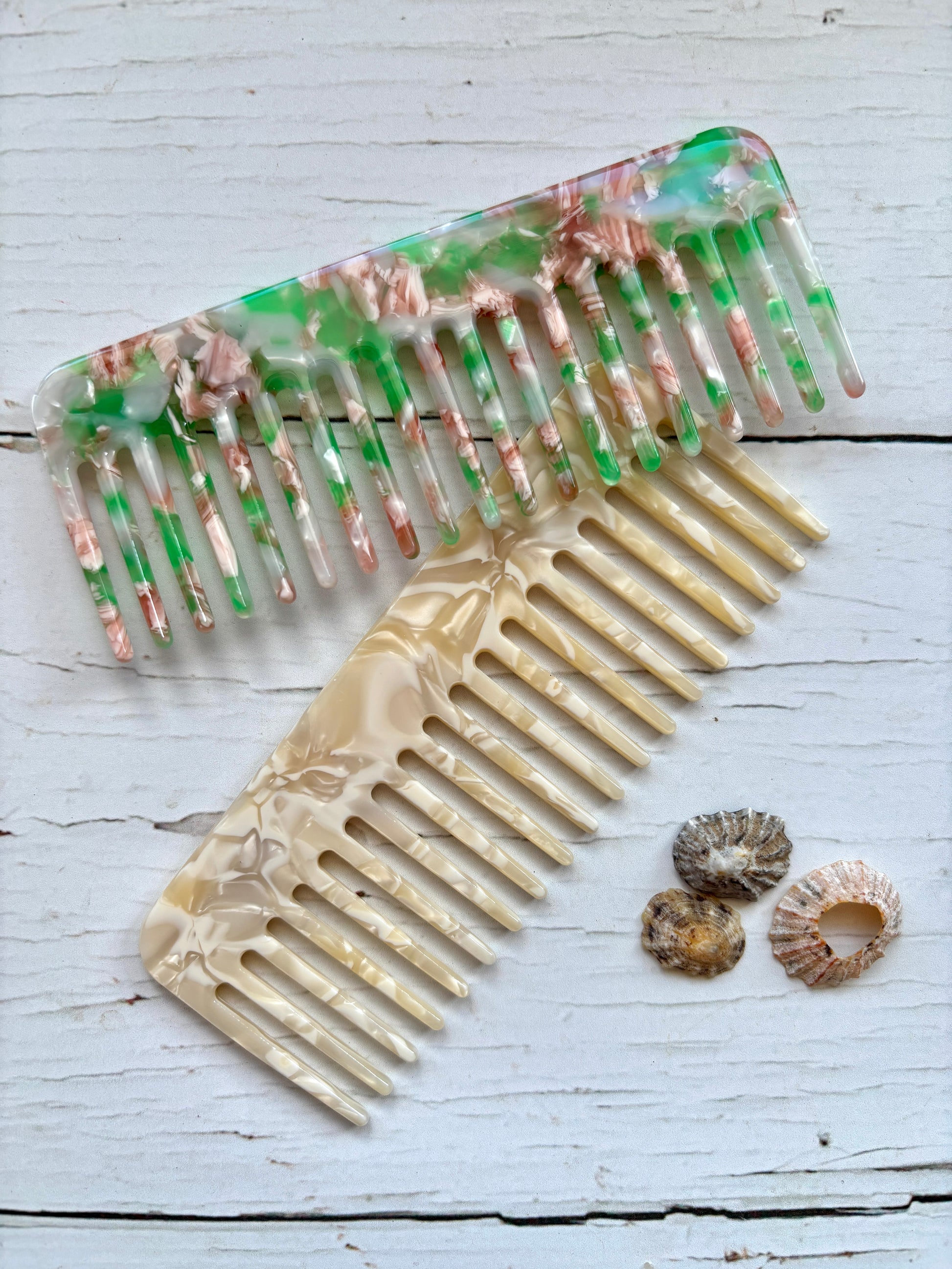 eco resin pocket comb – marbled detangling comb set in coastal tones, wide-tooth design, sustainable and travel-ready