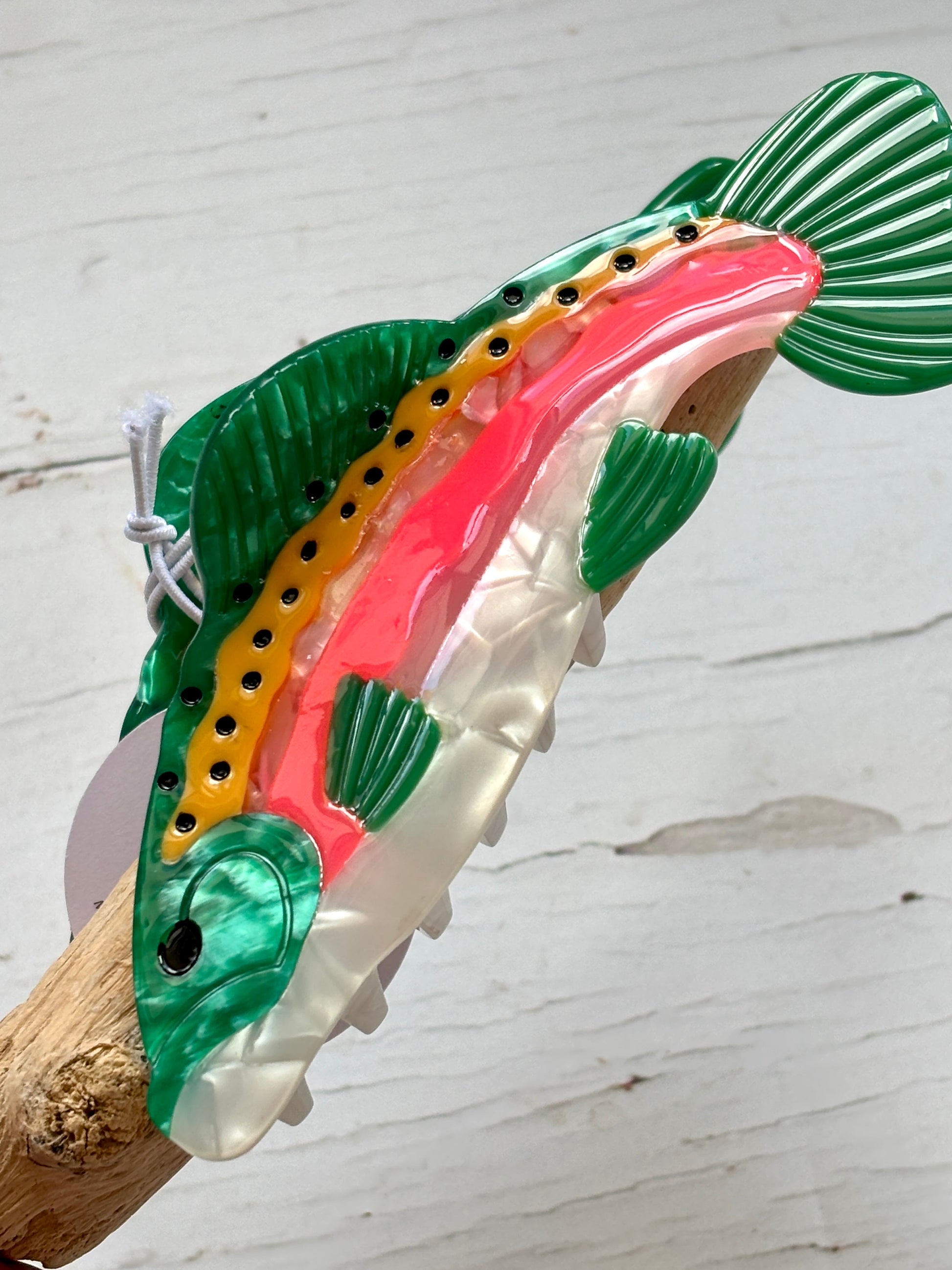 fish-shaped hair claw—iridescent, ocean-inspired clip with secure grip and vibrant, playful everyday styling