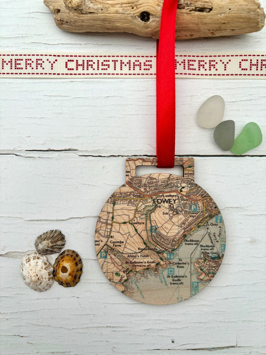 Fowey wooden map christmas ornament round map-printed decoration with red ribbon Cornwall souvenir, coastal Christmas decor, local map gift