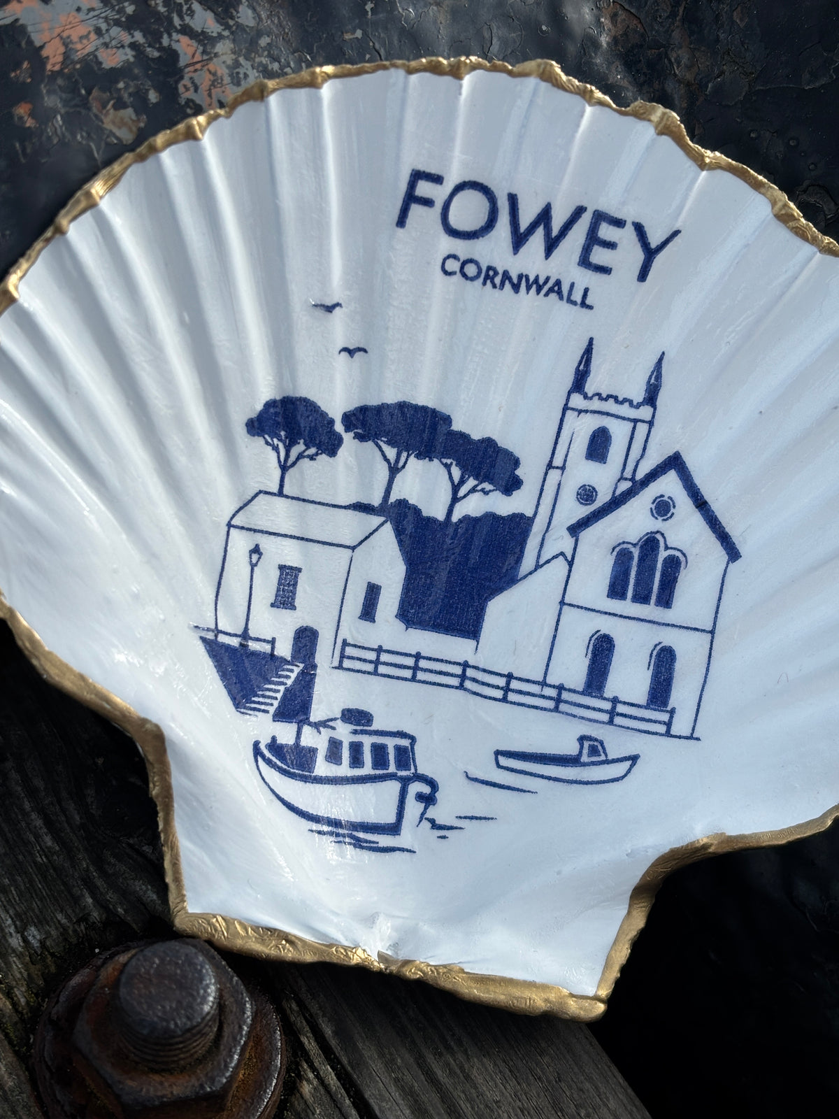 Fowey Gold Edged Scallop Shells
