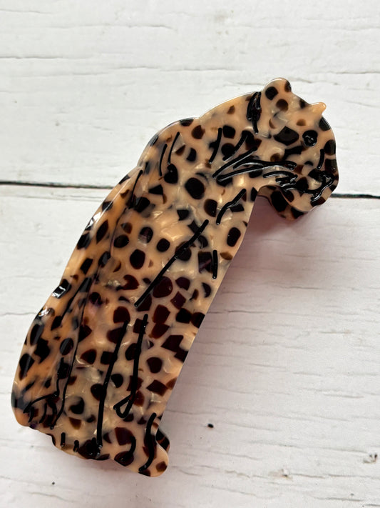 leopard hair claw—beige clip with bold spots, sleek feline shape, and strong grip for wild, statement-making style