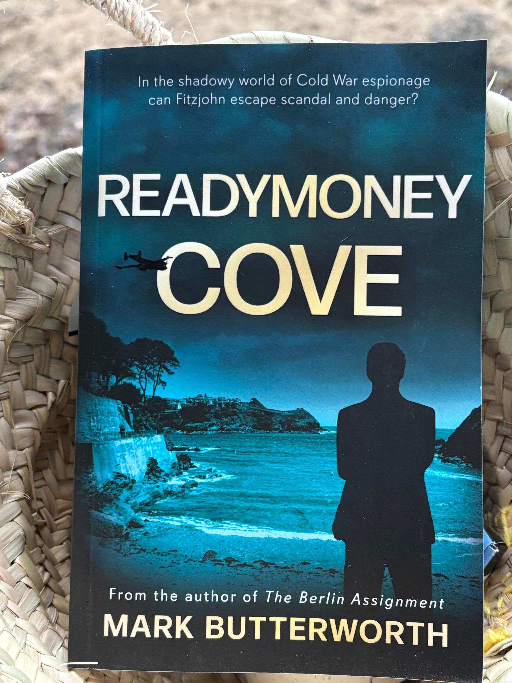 luxury Peace & Quiet Fowey gift hamper features a Cornwall-themed book and a Readymoney Cove cup relaxation gift set