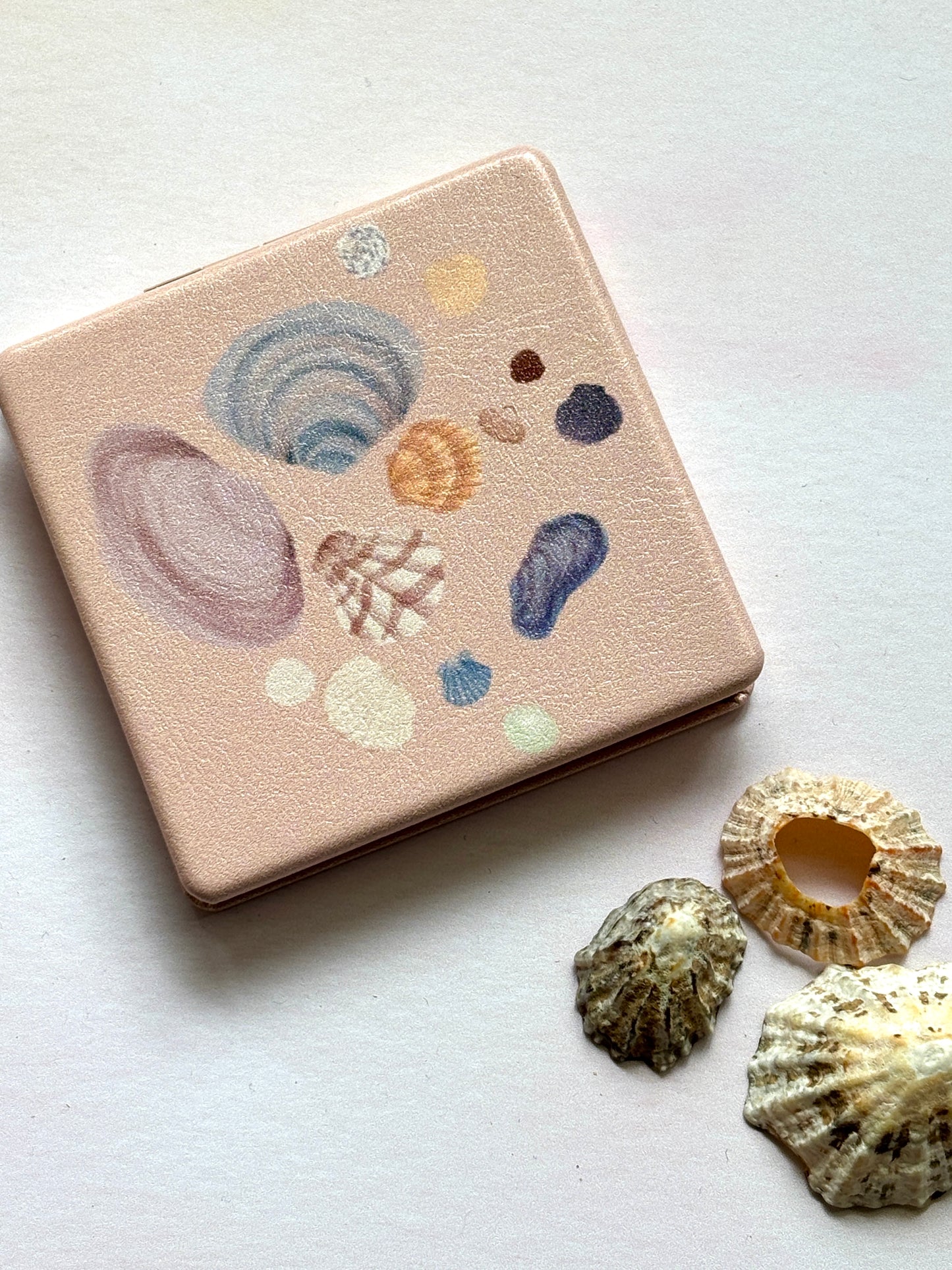 Pink Shell Patterned Compact Folding Mirror