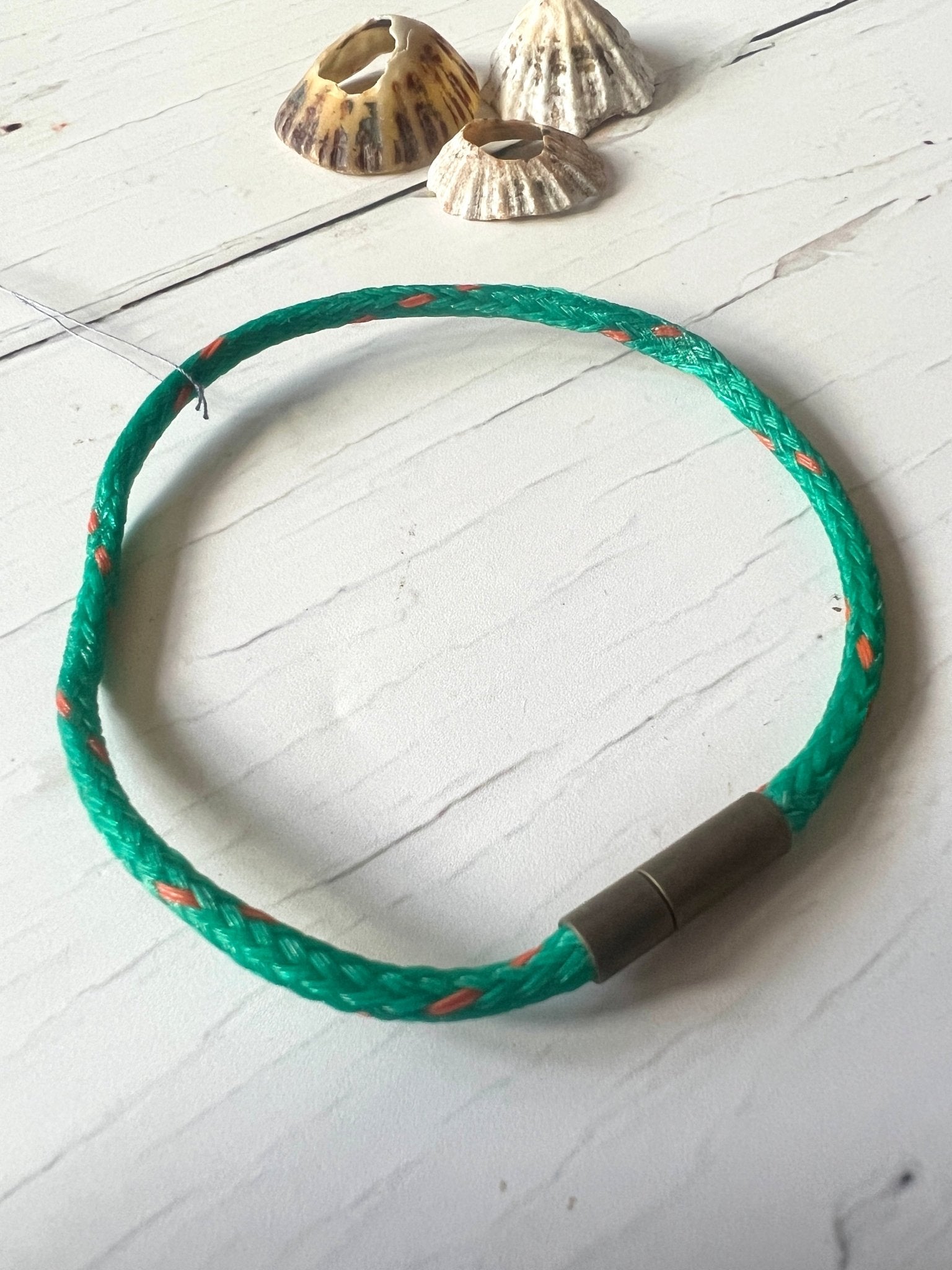 sustainable bracelet/bangle made from green recycled ghost fishing net eco-friendly, braided cord, nautical look, magnetic clasp