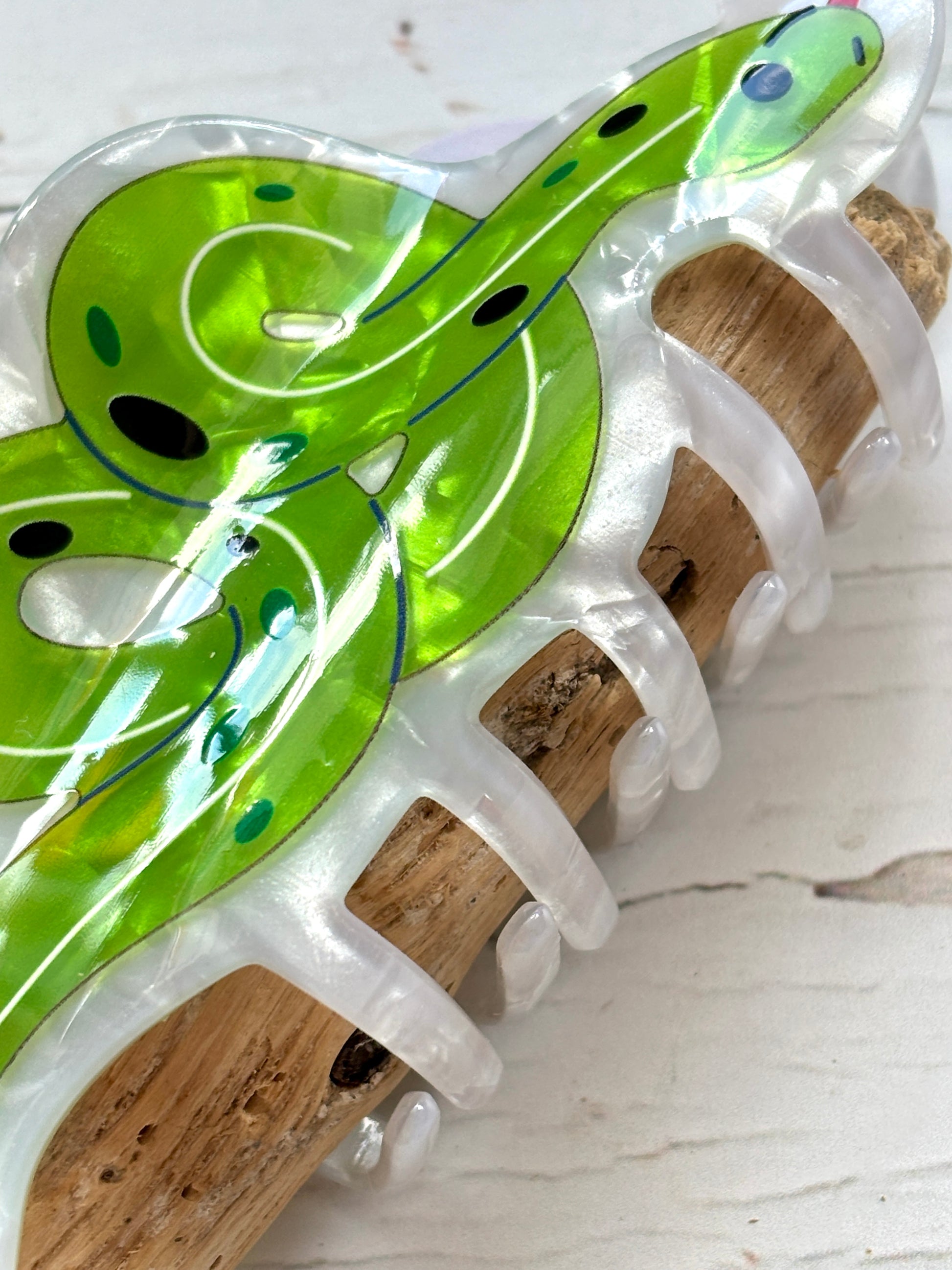 green snake hair claw—glossy cartoon clip with bold animal print, secure grip, and playful styling for everyday wear