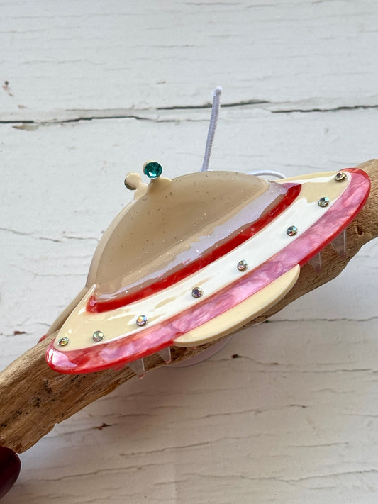 UFO spaceship hair claw clip—glossy, rhinestone-studded, whimsical grip for cosmic, sci-fi-inspired everyday styling