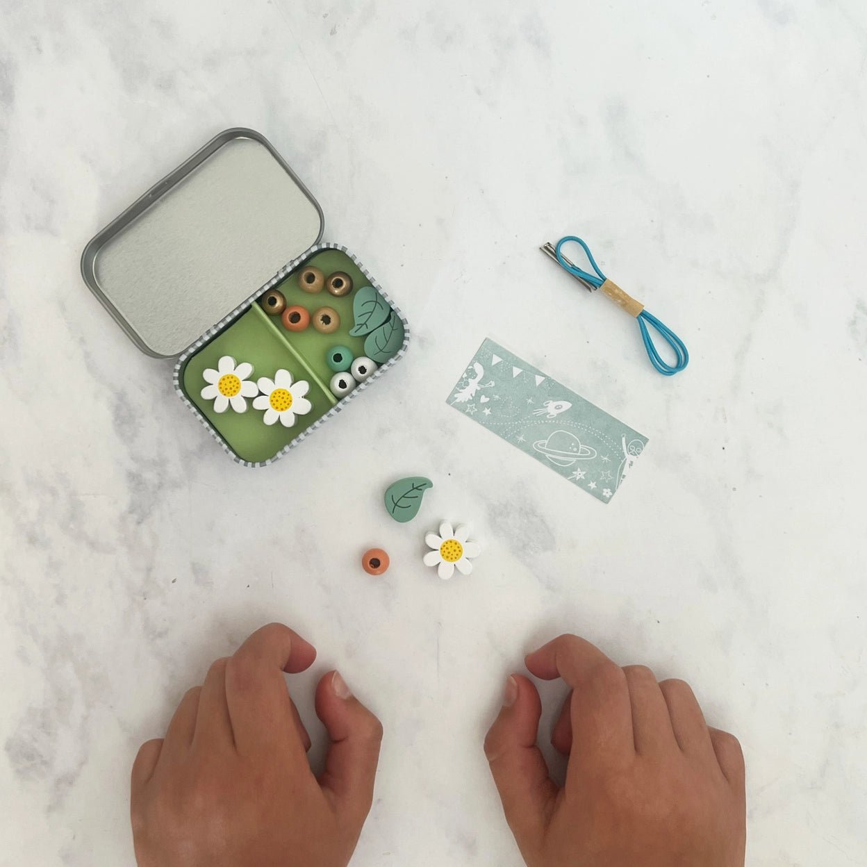 daisy flower wooden bead bracelet kit DIY kids jewelry craft in tin nature theme, pastel colors, travel activity